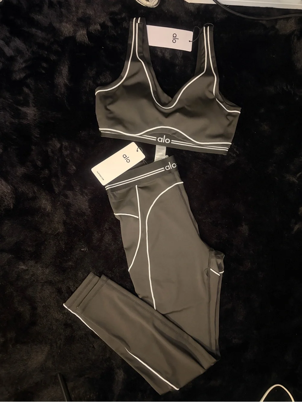 ALO set black Sports Bra and Leggings Medium size - Picture 1 of 4